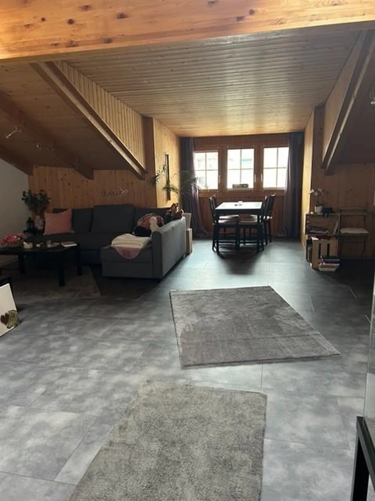 Appartement original sur deux étages - Photo 4 sur 12