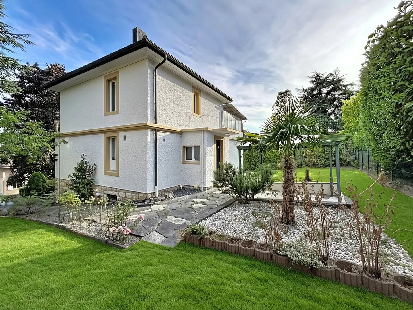 Spacious Detached House with Lake View - Photo 1 of 16