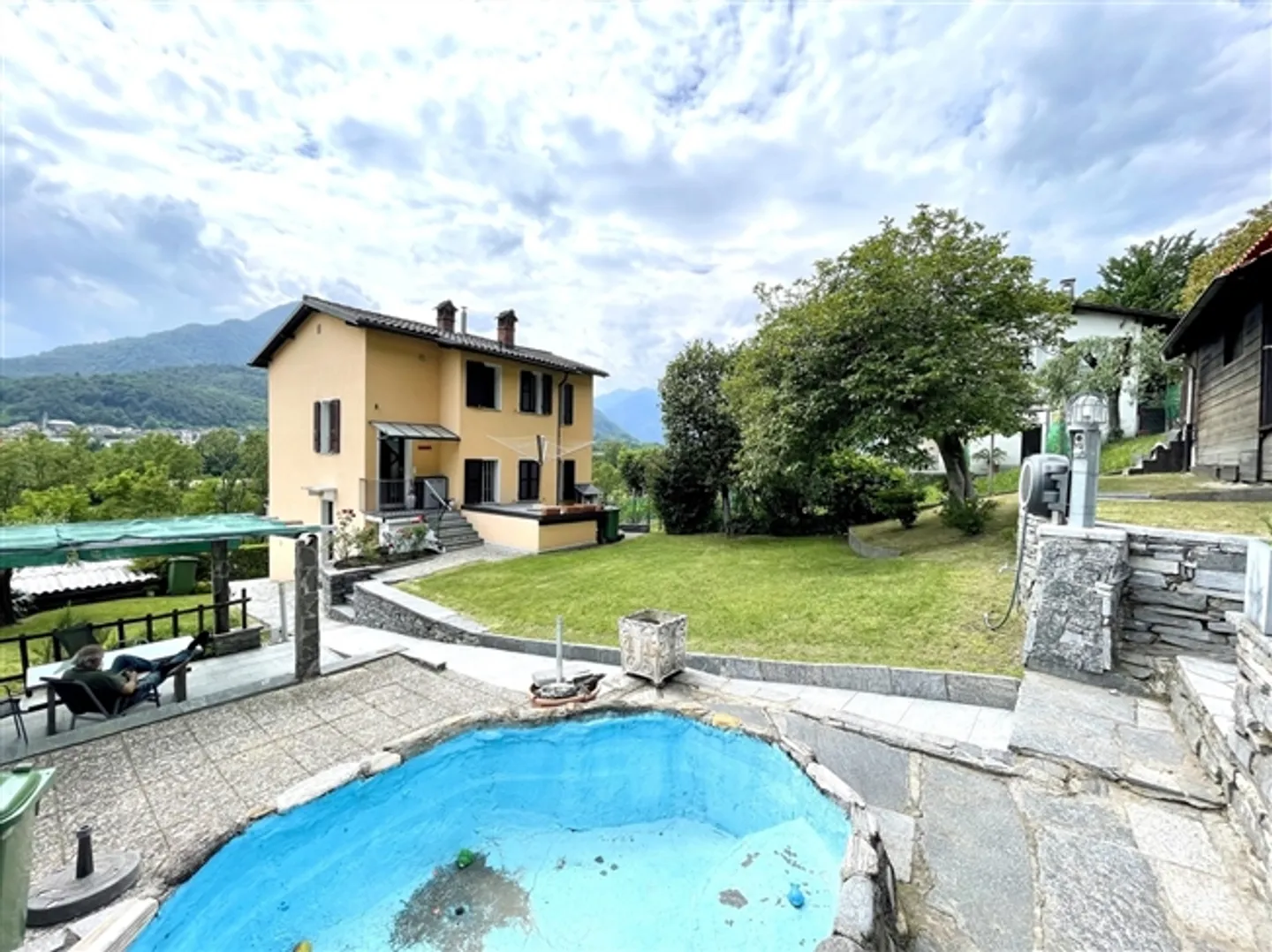 Casa con Due Appartamenti - Foto 3 di 14