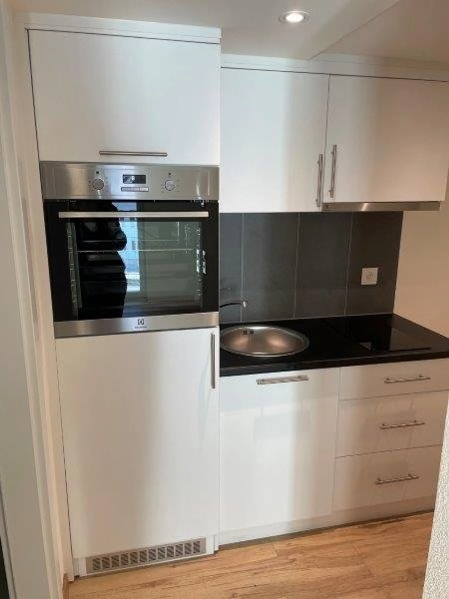 Studios récemment rénovés et modernes avec balcon à louer - Photo 2 sur 7