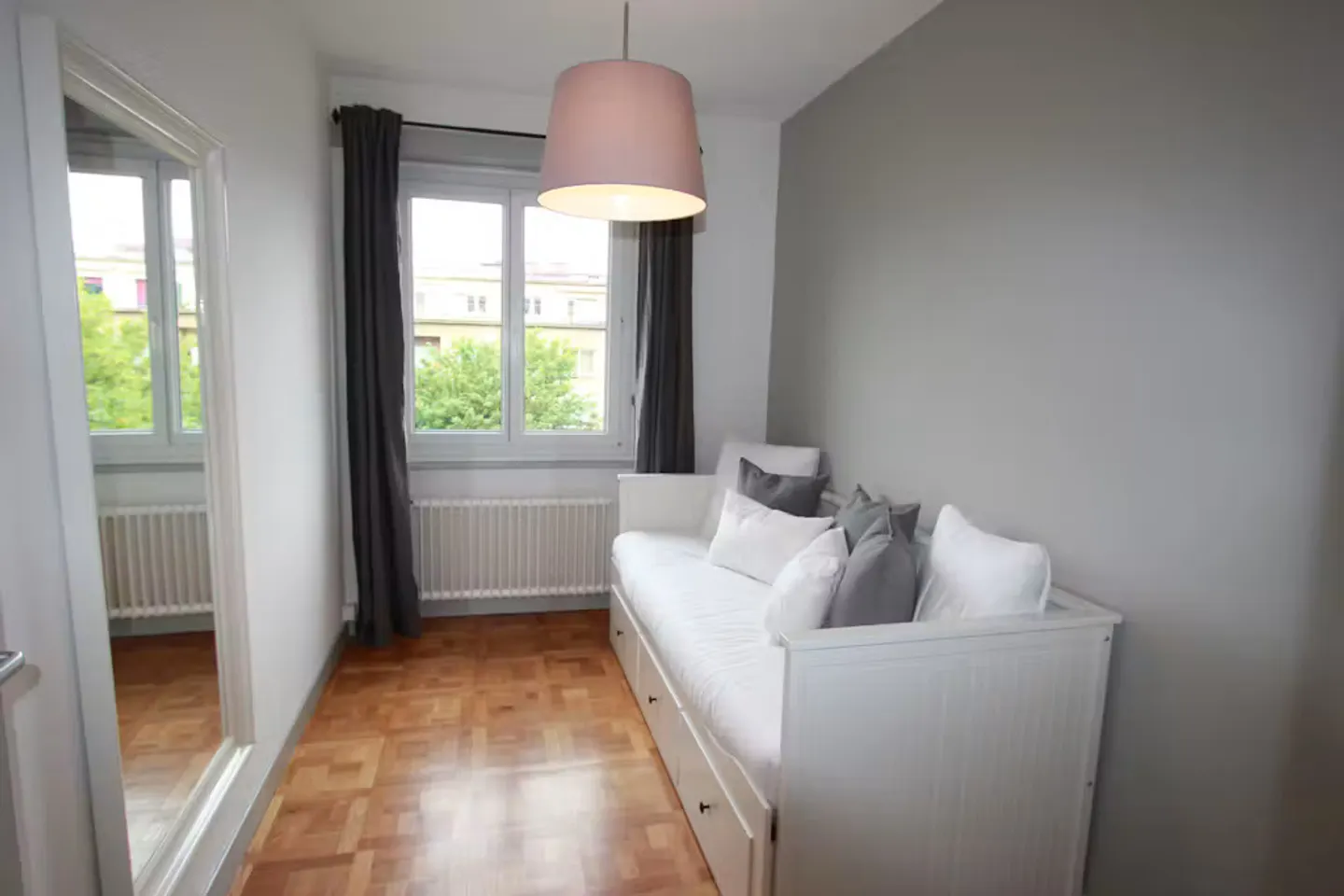 Charming Geneva Apartment - Photo 3 of 8