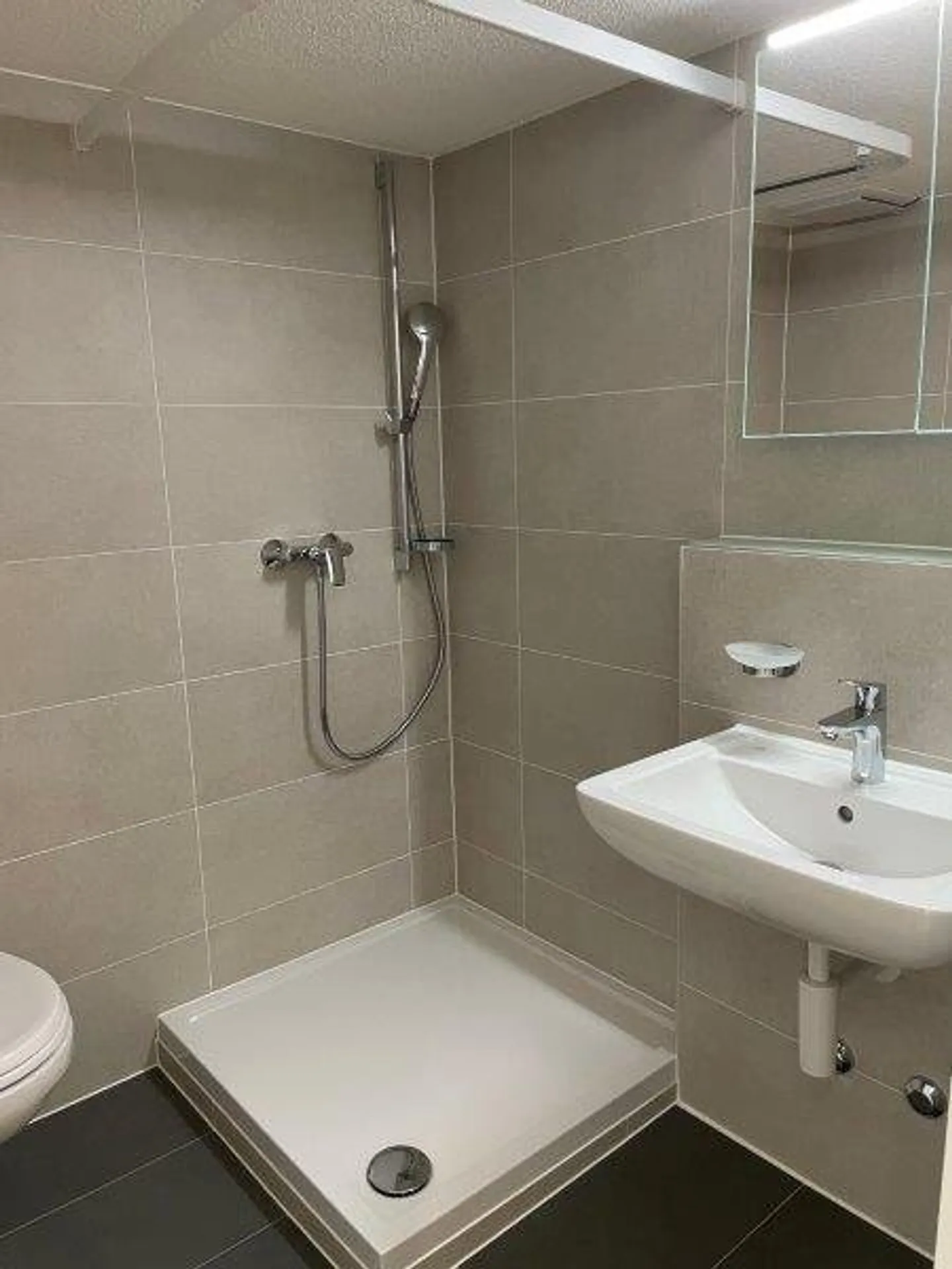 Studios récemment rénovés et modernes avec balcon à louer - Photo 5 sur 7