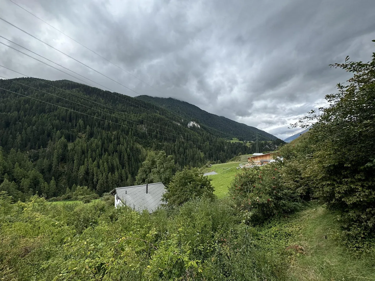 "Charmante 4.5-Zimmer-Maisonette-Wohnung mit Bergblick in Scuol " - Foto 2 von 27