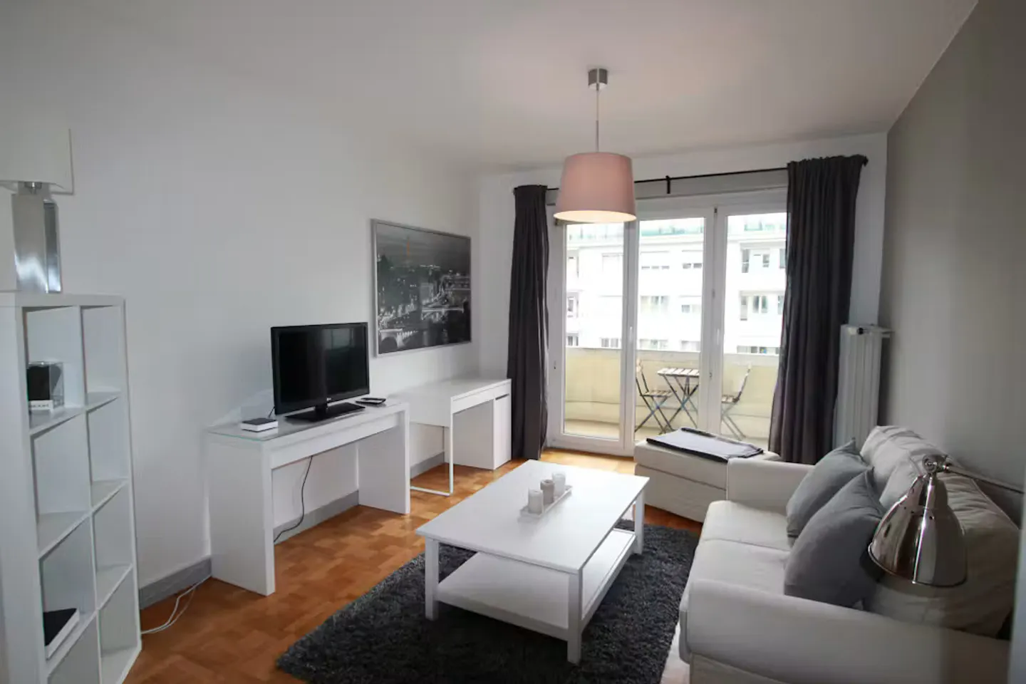 Charming Geneva Apartment - Photo 7 of 8
