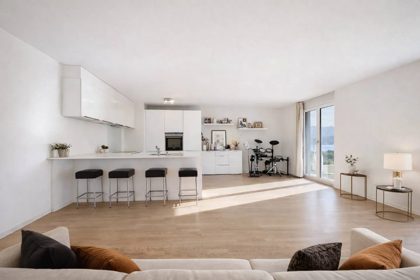 Contemporary 3.5-room apartment with stunning views - Photo 3 of 9