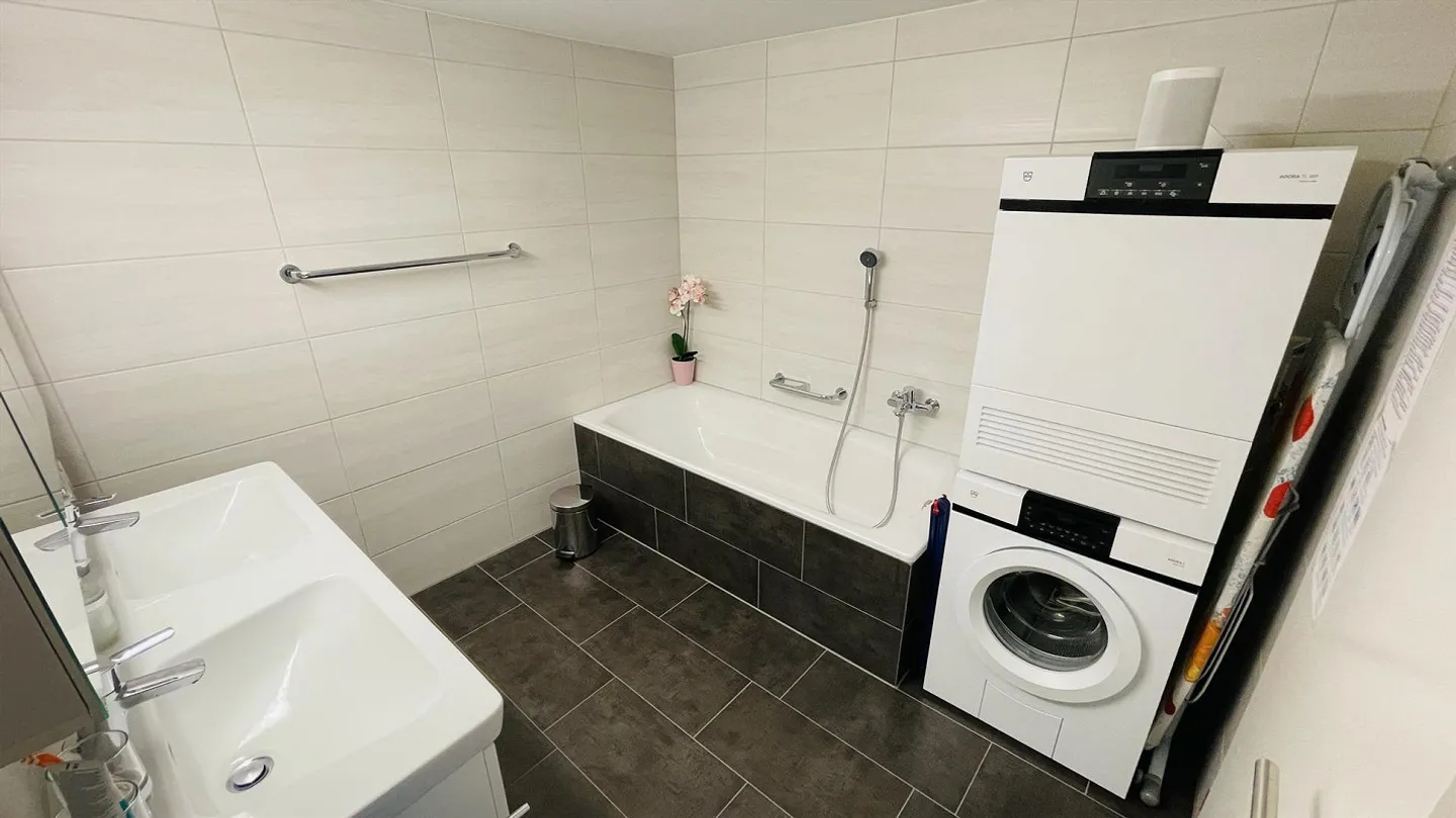 Looking for a new tenant – Bright and beautiful 4.5-room apartment from 01.12.2026 - Photo 9 of 13