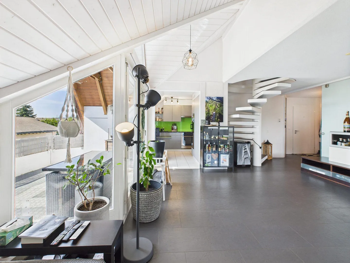 Maisonette-Dachwohnung avec vue panoramique dans un emplacement central - Photo 5 sur 9