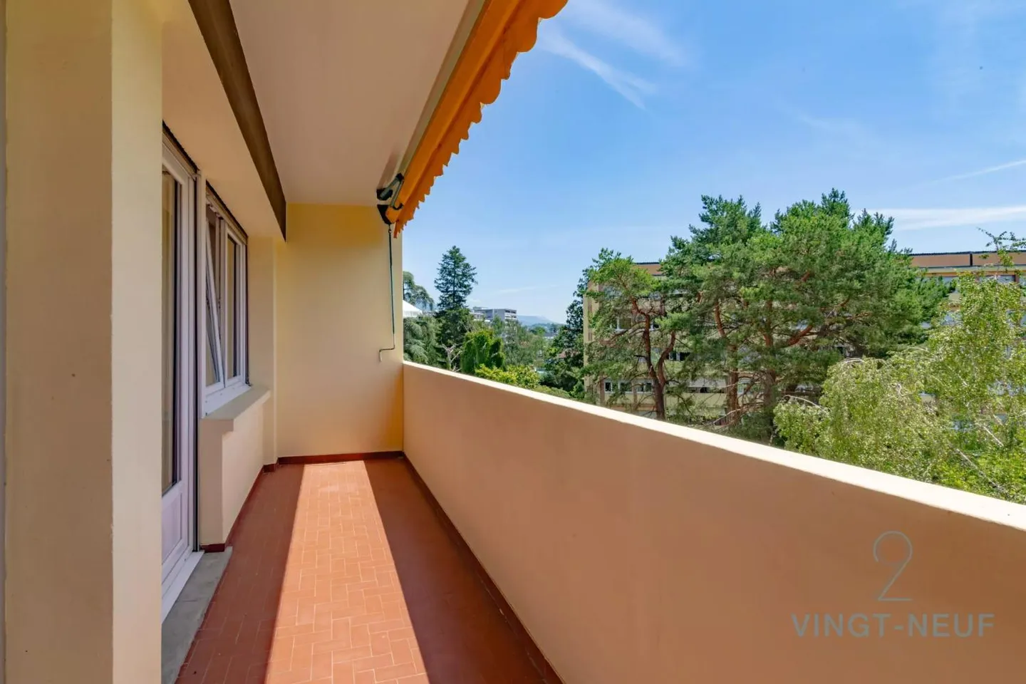 Ideal for a family - 5-room apartment close to amenities - Photo 4 of 9