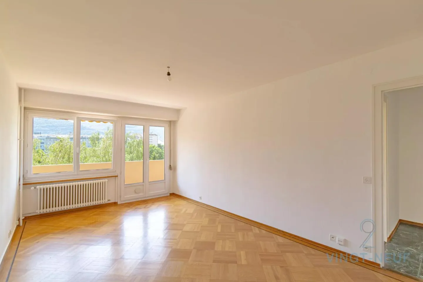 Ideal for a family - 5-room apartment close to amenities - Photo 1 of 9