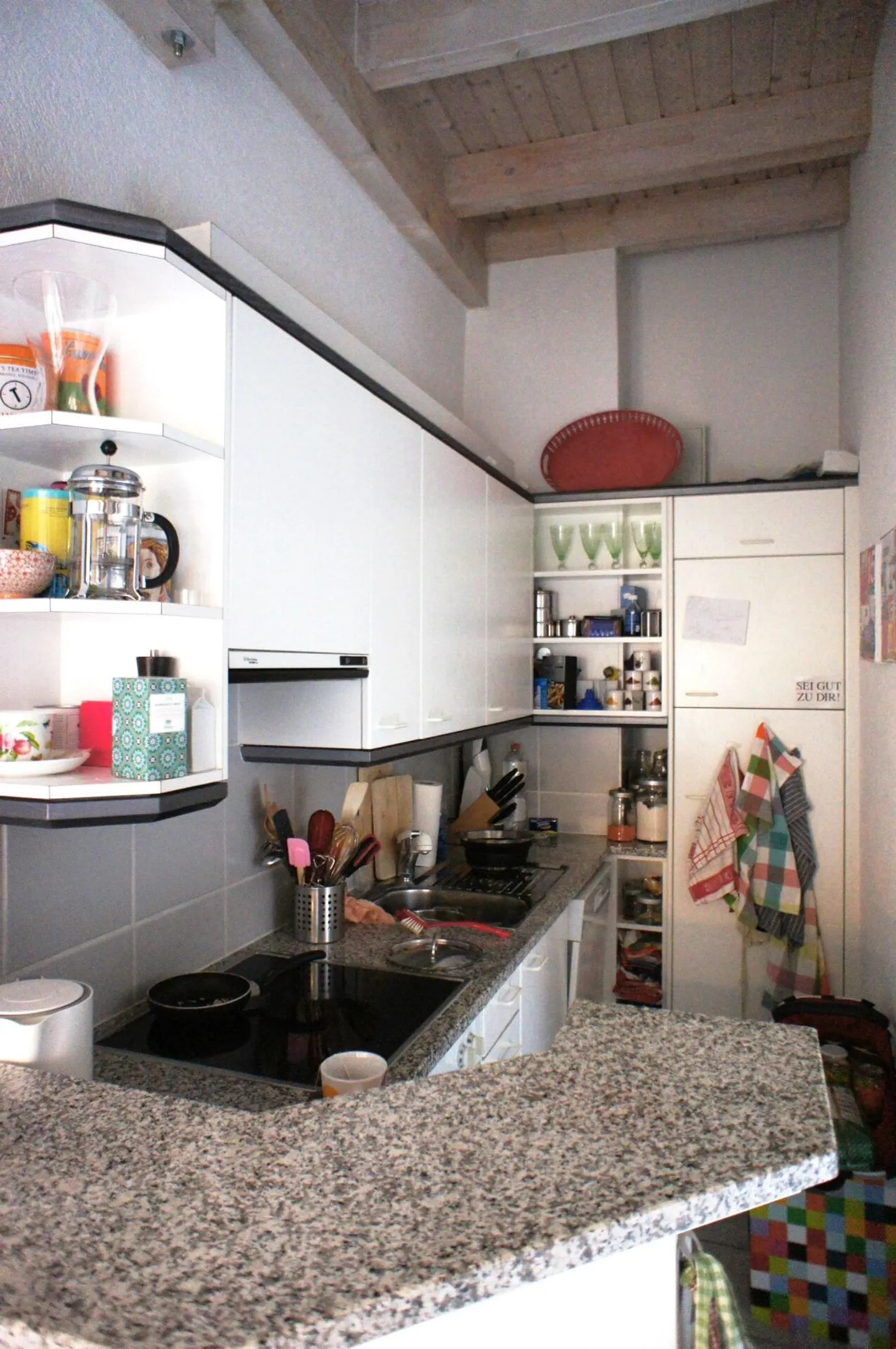 Limited until the end of April 26 - Charming penthouse apartment with roof terrace over Zurich! - Photo 6 of 11