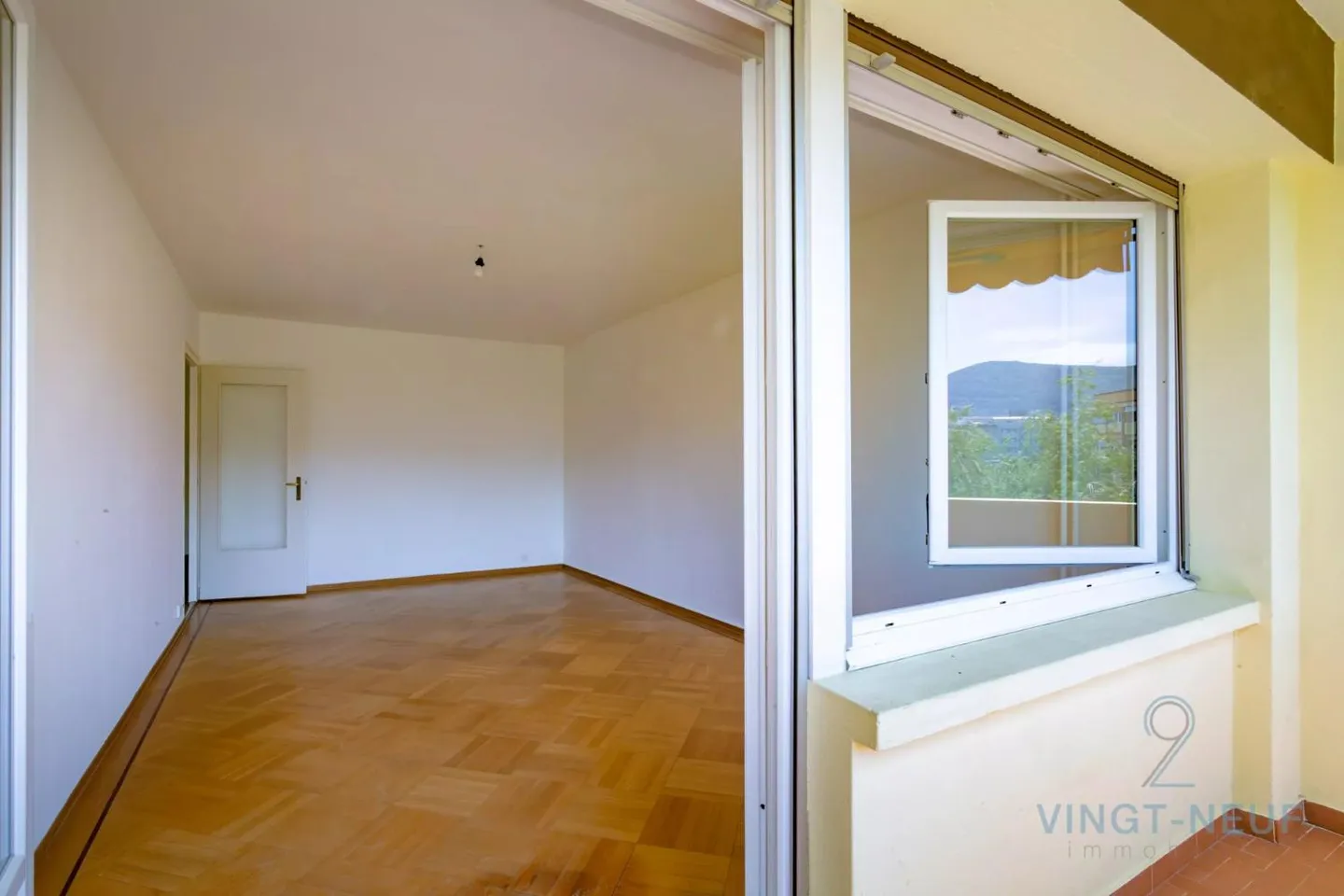 Ideal for a family - 5-room apartment close to amenities - Photo 5 of 9