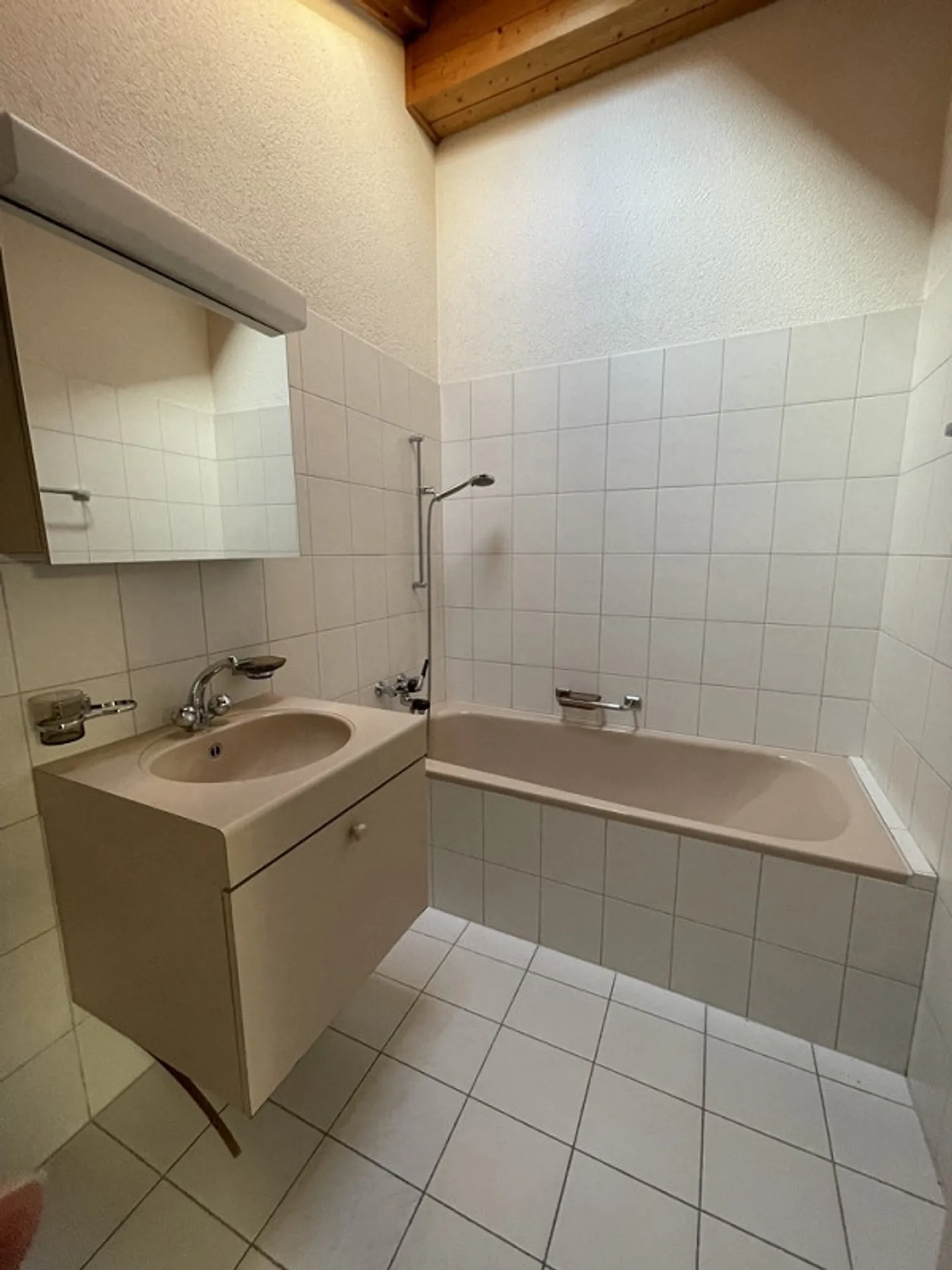 Appartement original sur deux étages - Photo 9 sur 12