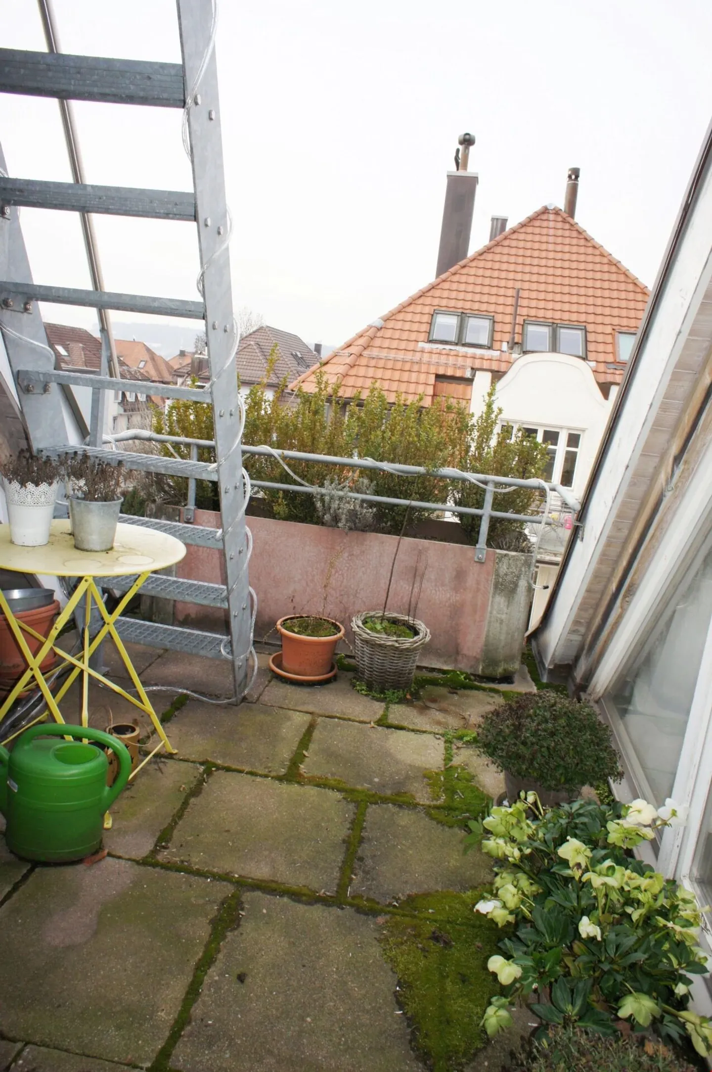 Limited until the end of April 26 - Charming penthouse apartment with roof terrace over Zurich! - Photo 10 of 11