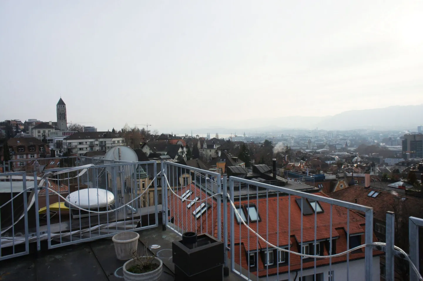 Limited until the end of April 26 - Charming penthouse apartment with roof terrace over Zurich! - Photo 11 of 11