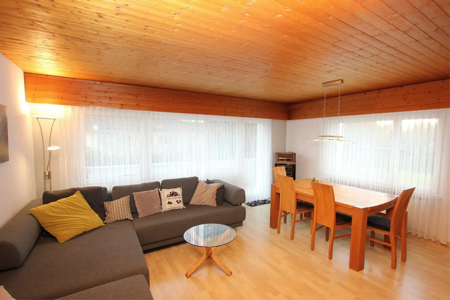 Well-maintained single-family house in a great location - Photo 6 of 11