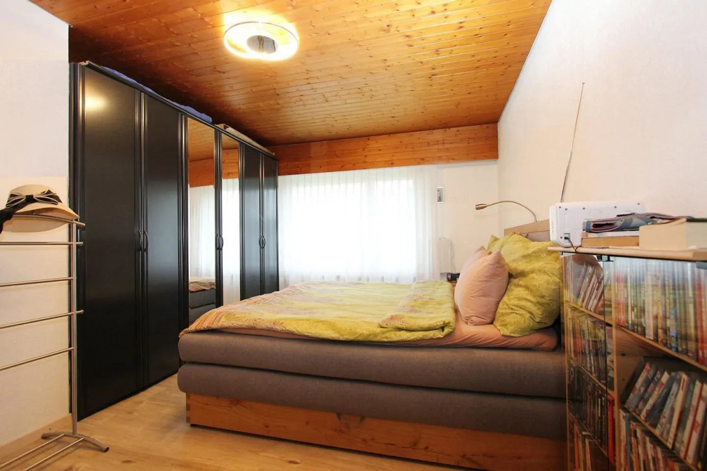 Well-maintained single-family house in a great location - Photo 7 of 11