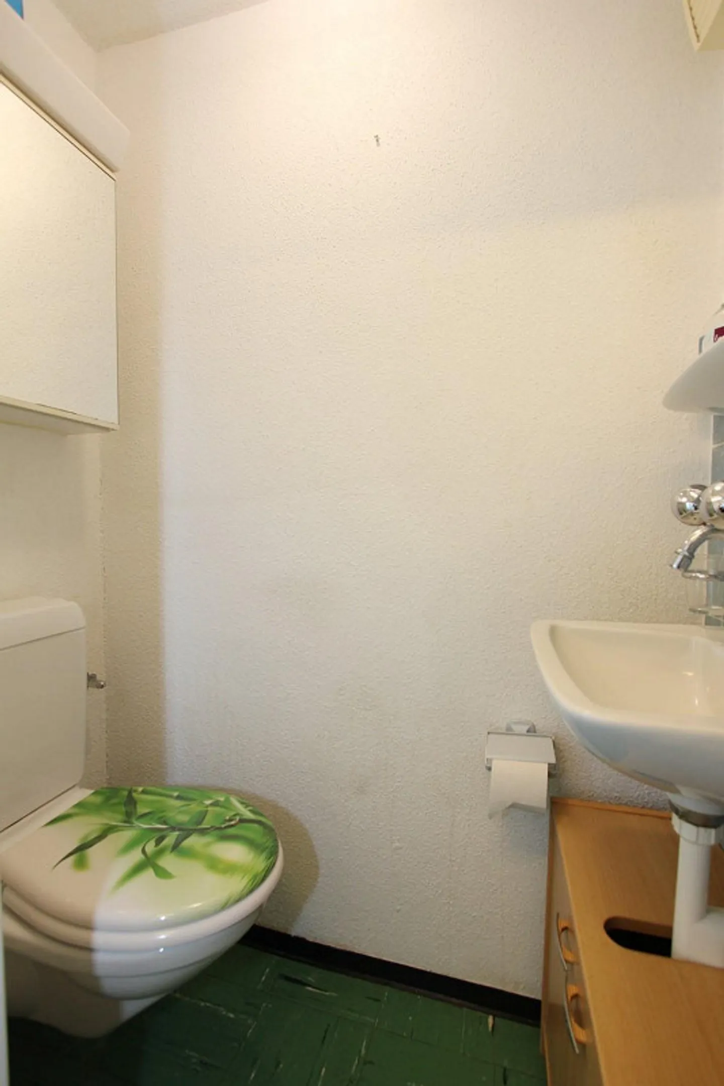 Well-maintained single-family house in a great location - Photo 11 of 11