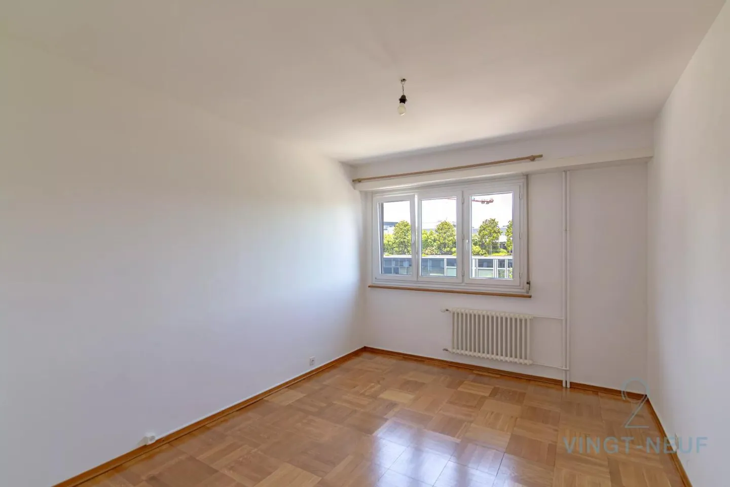 Ideal for a family - 5-room apartment close to amenities - Photo 8 of 9