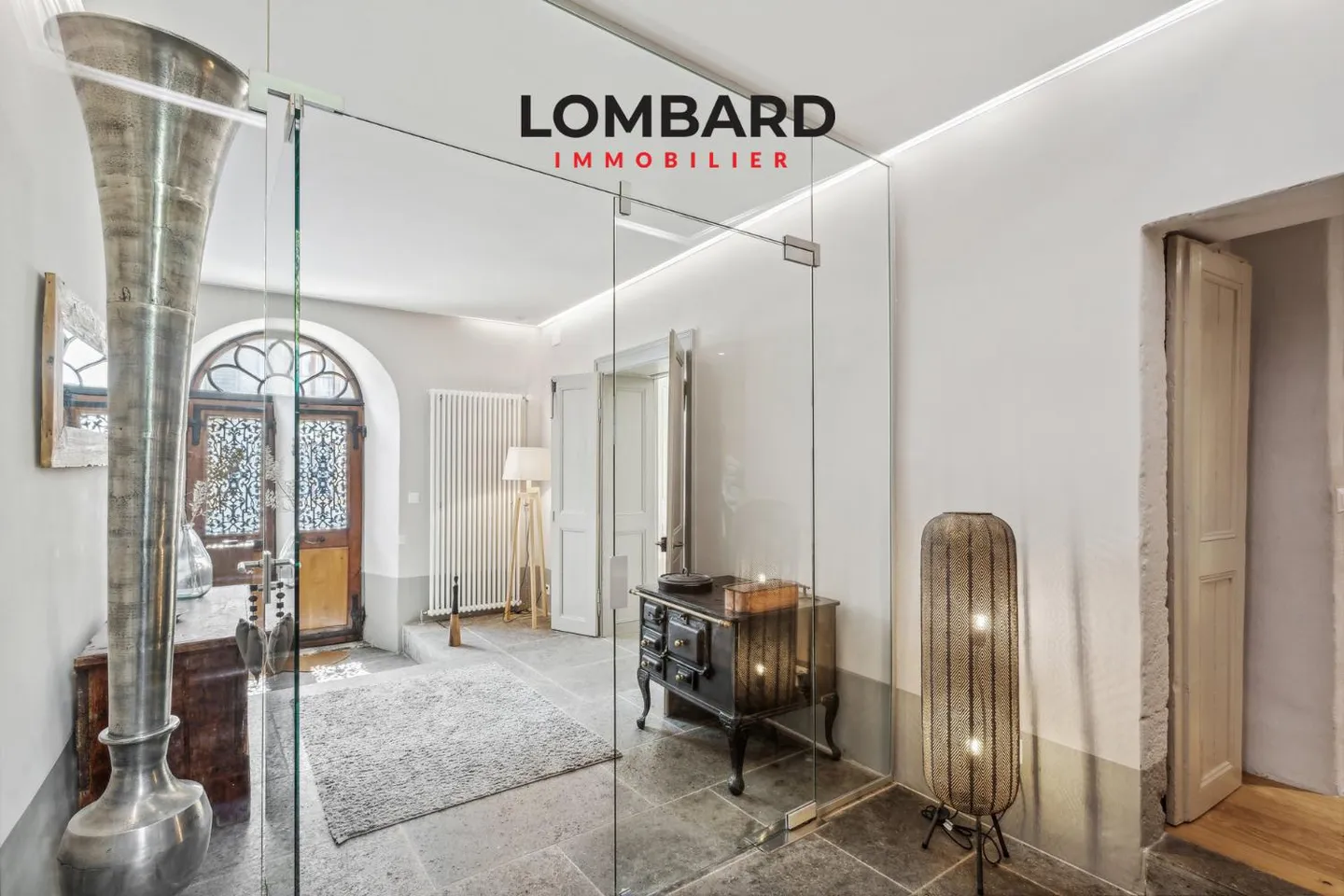 Villa with 12 rooms - Photo 2 of 12