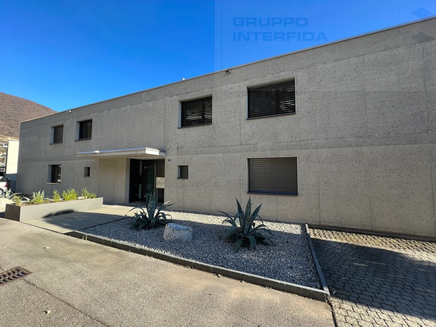 MODERNES WOHNUNG 3.5 ZIMMER MIT TERRASSE - Foto 2 von 7