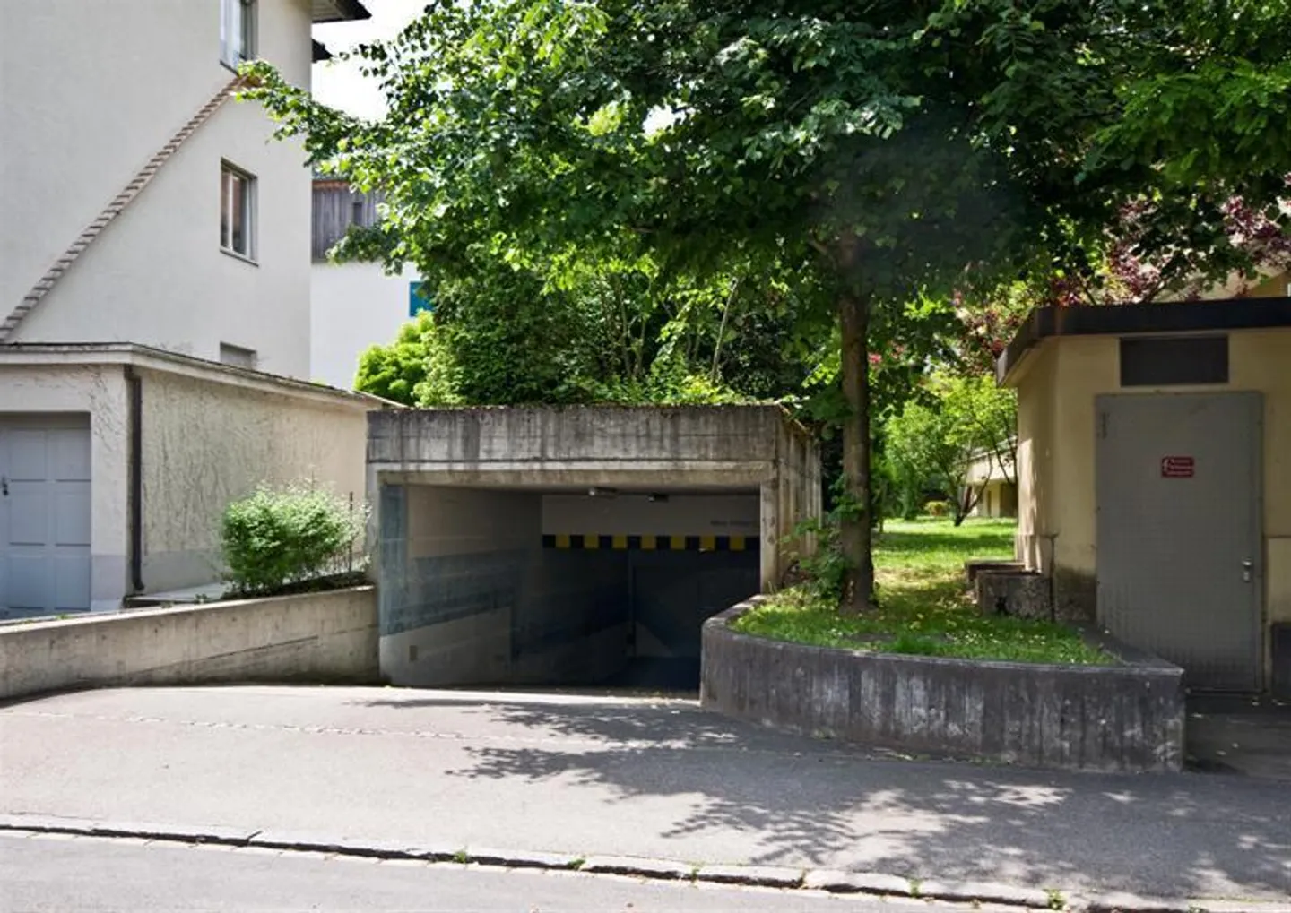 Central parking spaces for rent in the Sulgenau district - Photo 1 of 1