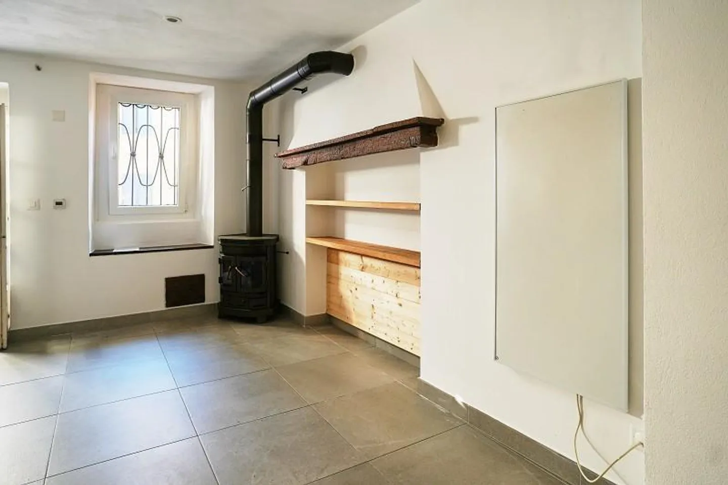 3-room village house with balcony in a very quiet location / casa di 3 local... - Photo 2 of 20