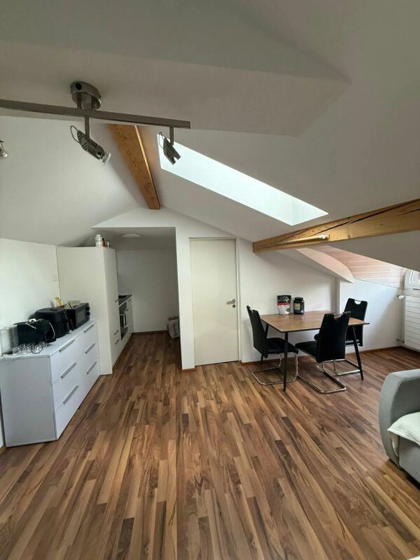 Charming 1.5-room attic apartment with a view in Mels SG - Photo 3 of 7