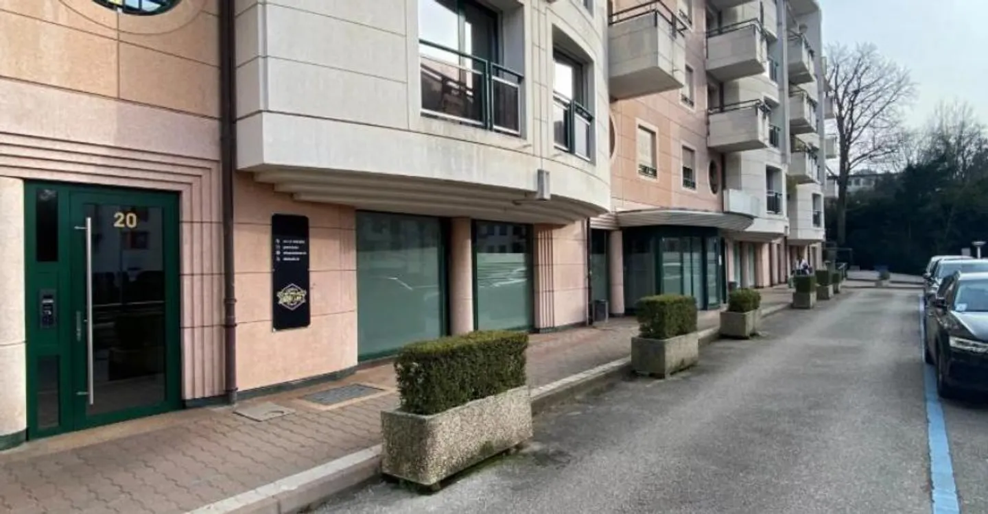 Arcade in un'area residenziale - Foto 2 di 11