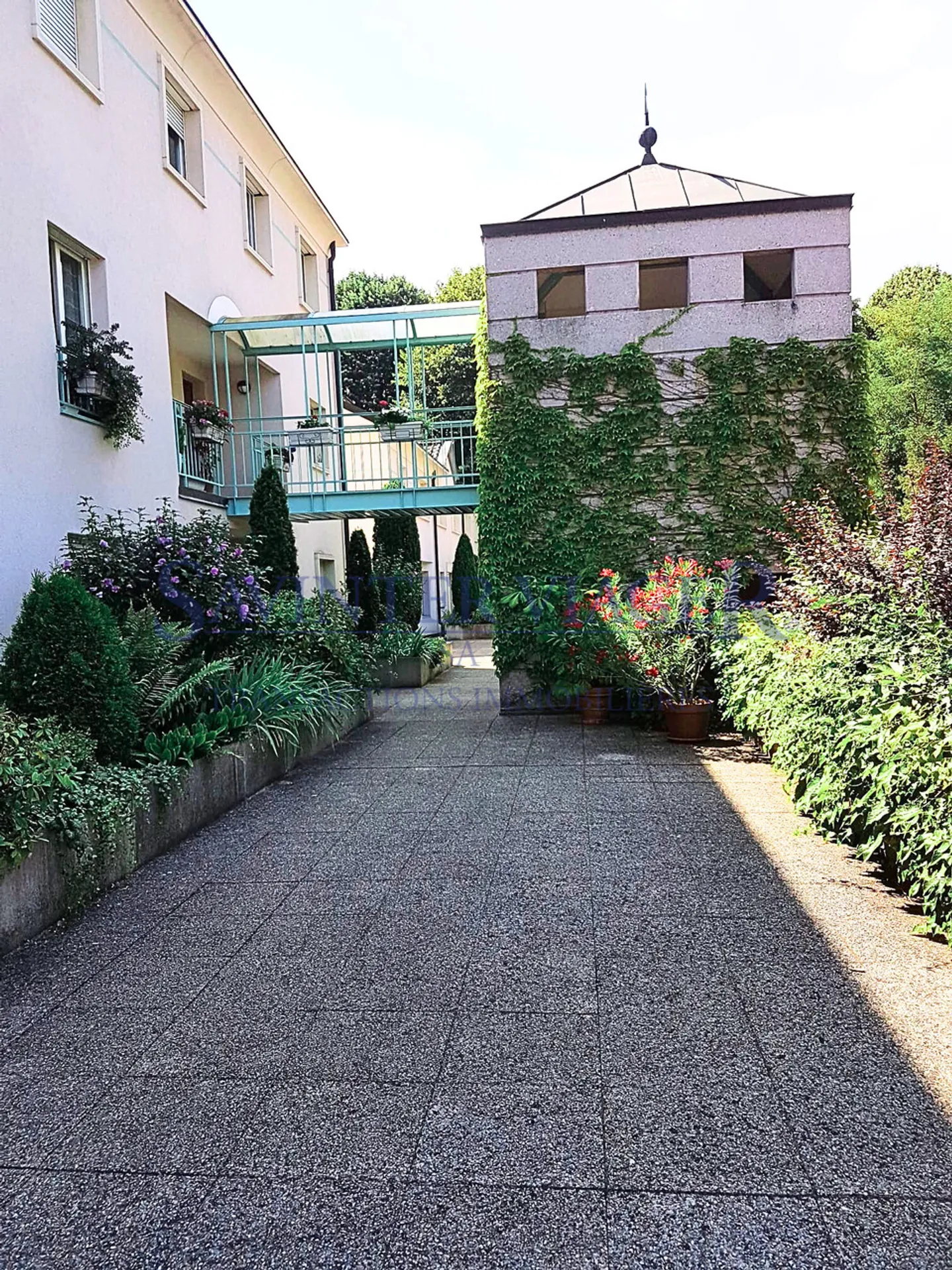 Belle vue, triplex dans une résidence sécurisée - Viager occupé - Photo 4 sur 24