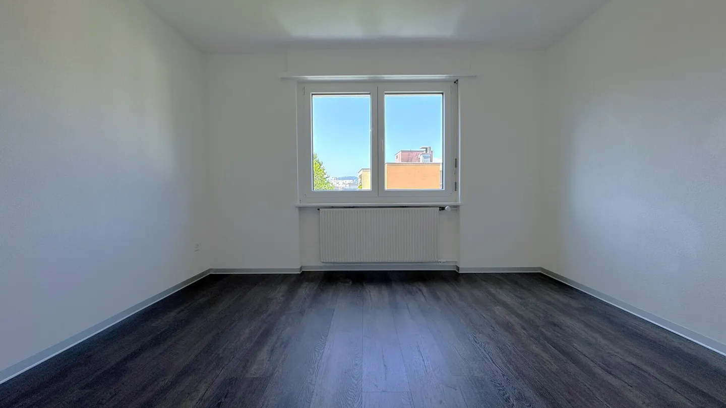 Renovierte 4,5-Zimmer-Wohnung mit herrlichem Blick und einem sehr schönen Garten - Foto 4 von 15