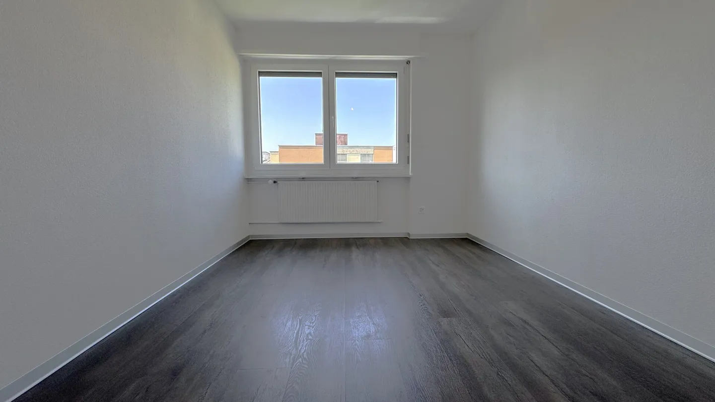 Appartamento ristrutturato di 3,5 locali con una vista magnifica e un bellissimo giardino - Foto 7 di 12