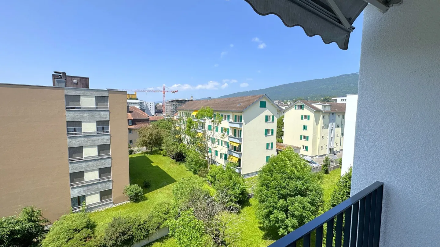 Renovierte 4,5-Zimmer-Wohnung mit herrlichem Blick und einem sehr schönen Garten - Foto 8 von 15