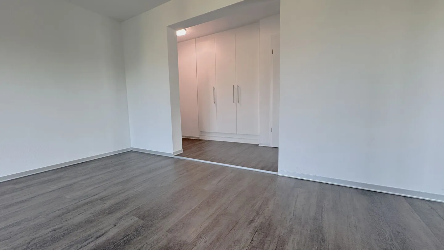 Renovierte 4,5-Zimmer-Wohnung mit herrlichem Blick und einem sehr schönen Garten - Foto 9 von 15