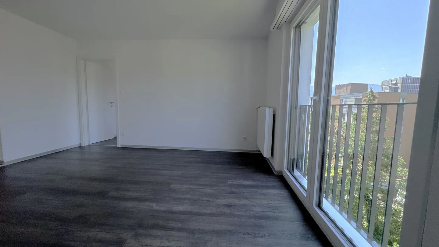 Renovierte 4,5-Zimmer-Wohnung mit herrlichem Blick und einem sehr schönen Garten - Foto 12 von 15