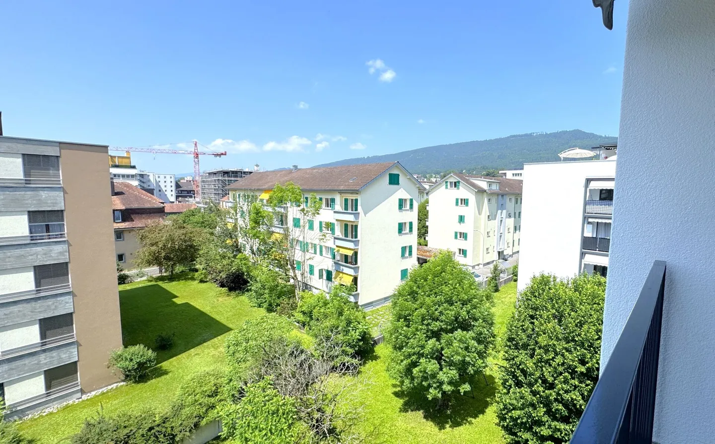 Appartamento ristrutturato di 3,5 locali con una vista magnifica e un bellissimo giardino - Foto 11 di 12