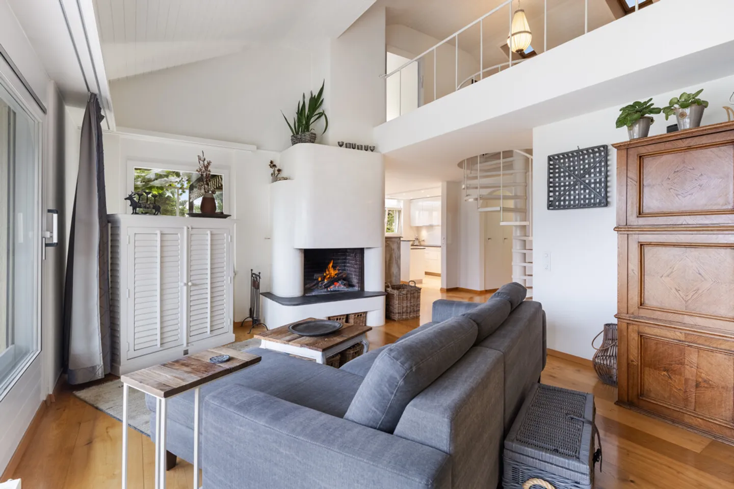 Grosszügige und helle Dachmaisonette in Küsnacht - Foto 3 von 5