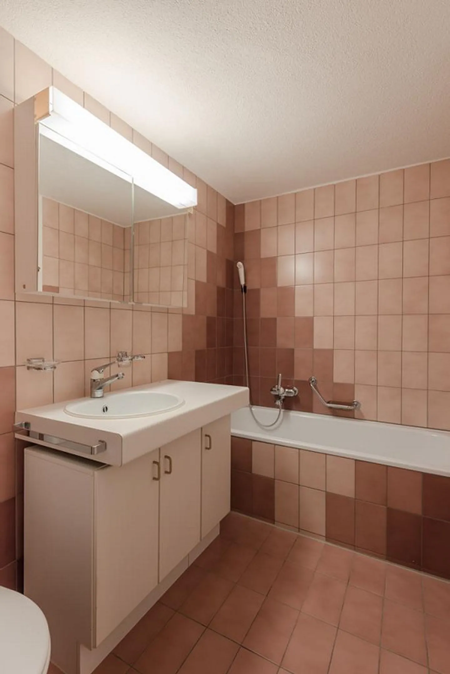 Appartement lumineux de 3,5 pièces dans un quartier calme et familial - Photo 4 sur 12