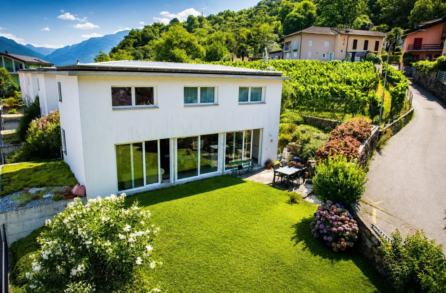 Modern villa among the vineyards and mountains - Photo 1 of 22