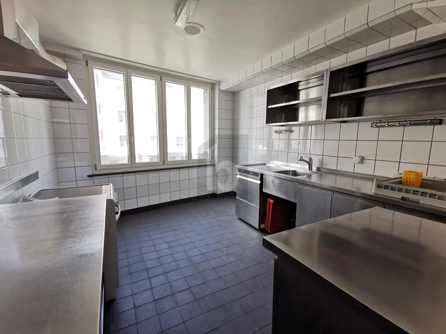 CENTRAL LOCATION, MANY USAGE POSSIBILITIES - Photo 3 of 6