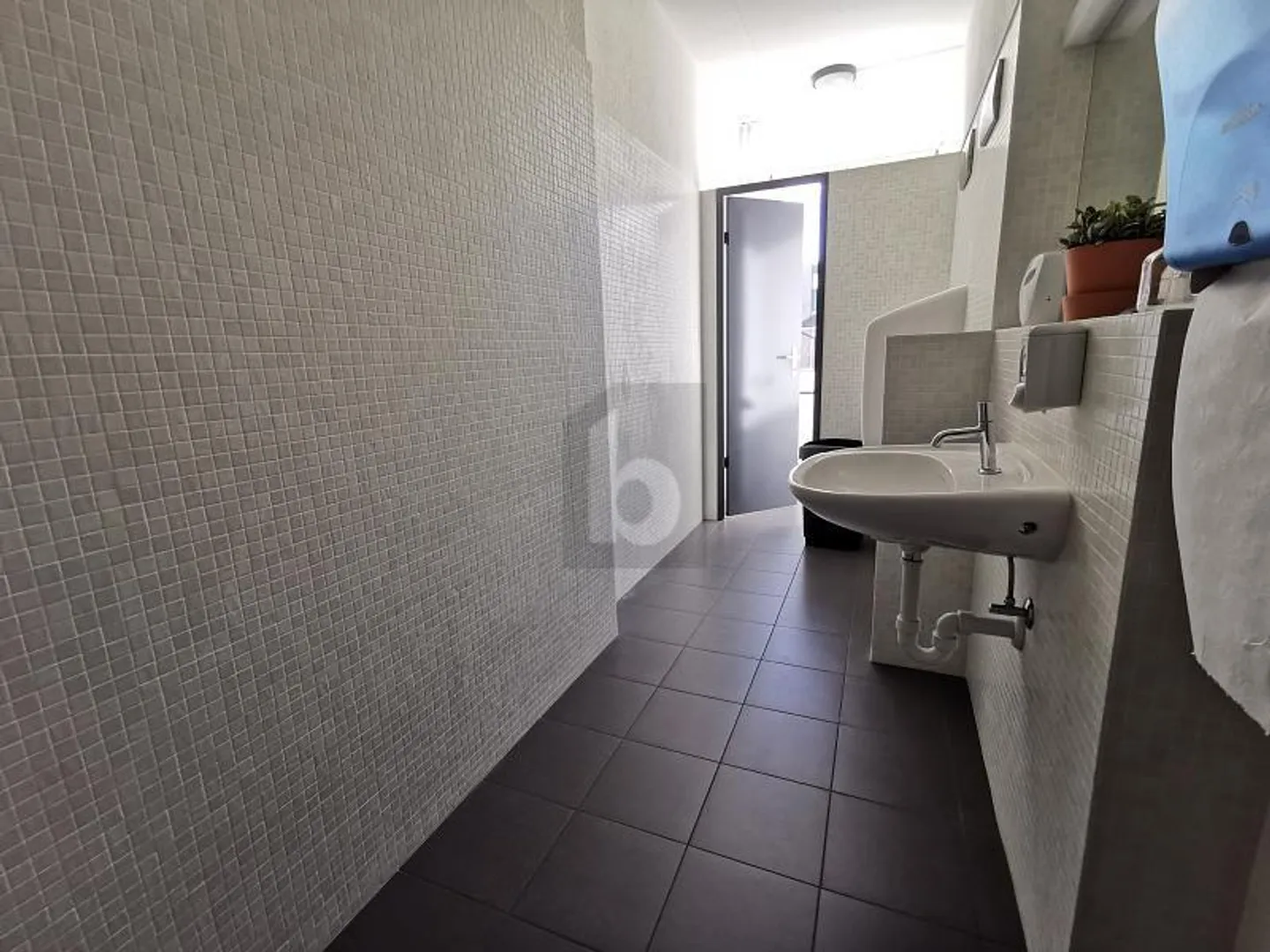 CENTRAL LOCATION, MANY USAGE POSSIBILITIES - Photo 5 of 6