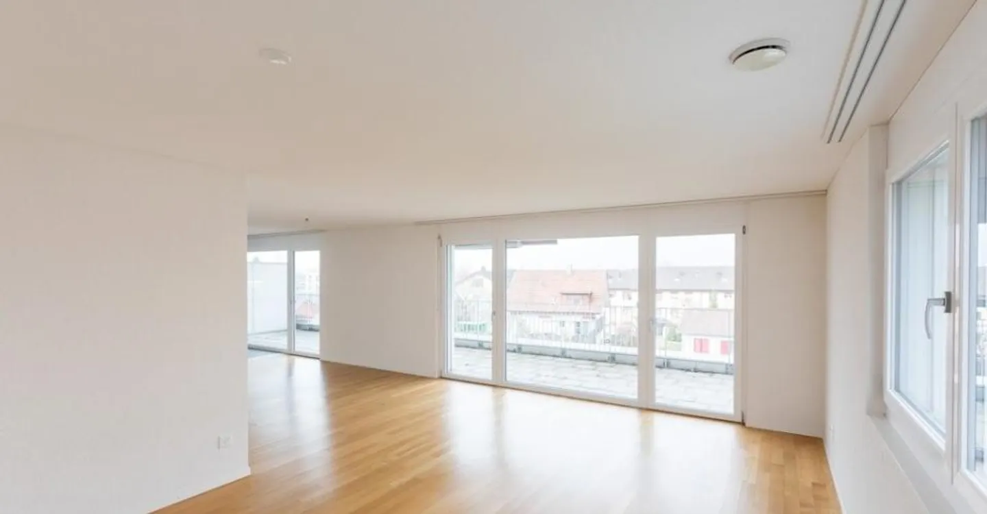 Appartement en attique ensoleillé à louer - Photo 3 sur 6