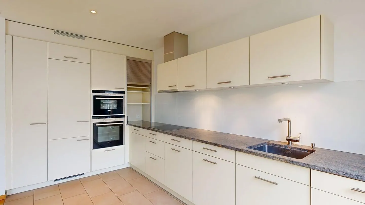 Bright 5.5-Room Garden Apartment with Plenty of Space to Live - Photo 2 of 12