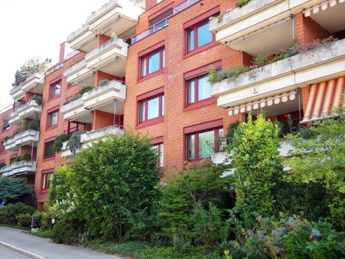 Sopra i vigneti di Höngg con vista, limitato fino al 30.09.2026 - Foto 1 di 6