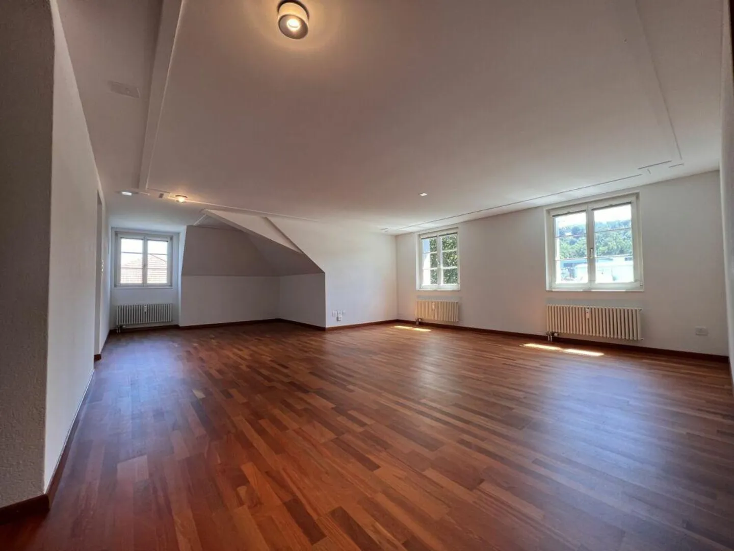 3.5 Zimmer-Dachwohnung mit ganz viel Charme - Foto 1 von 11