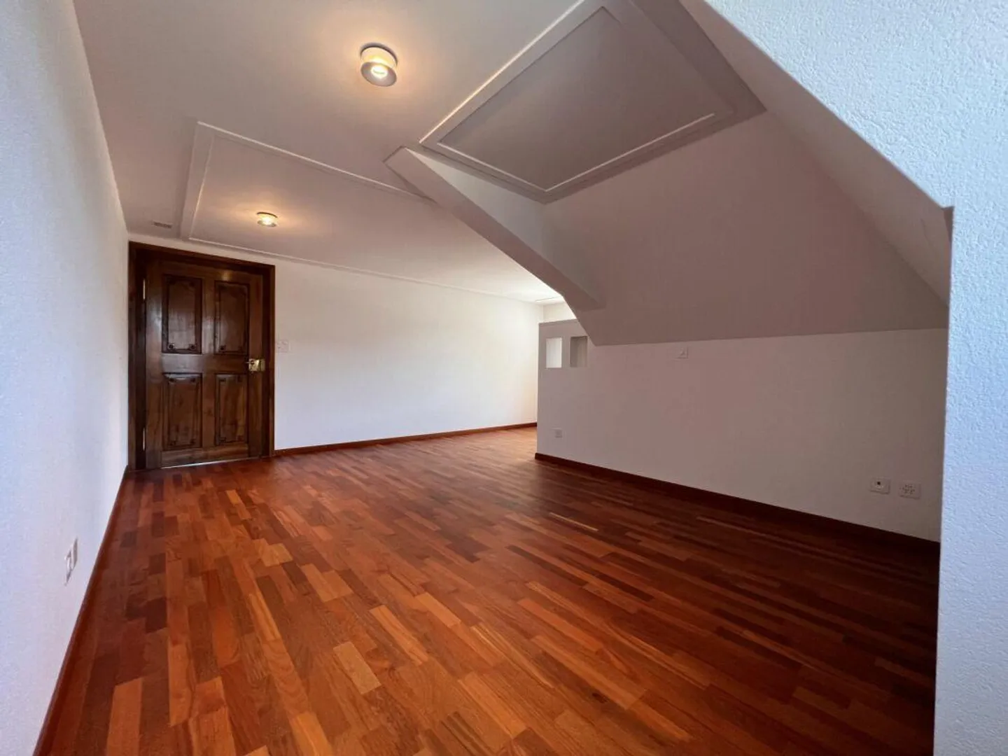 3.5 Zimmer-Dachwohnung mit ganz viel Charme - Foto 3 von 11