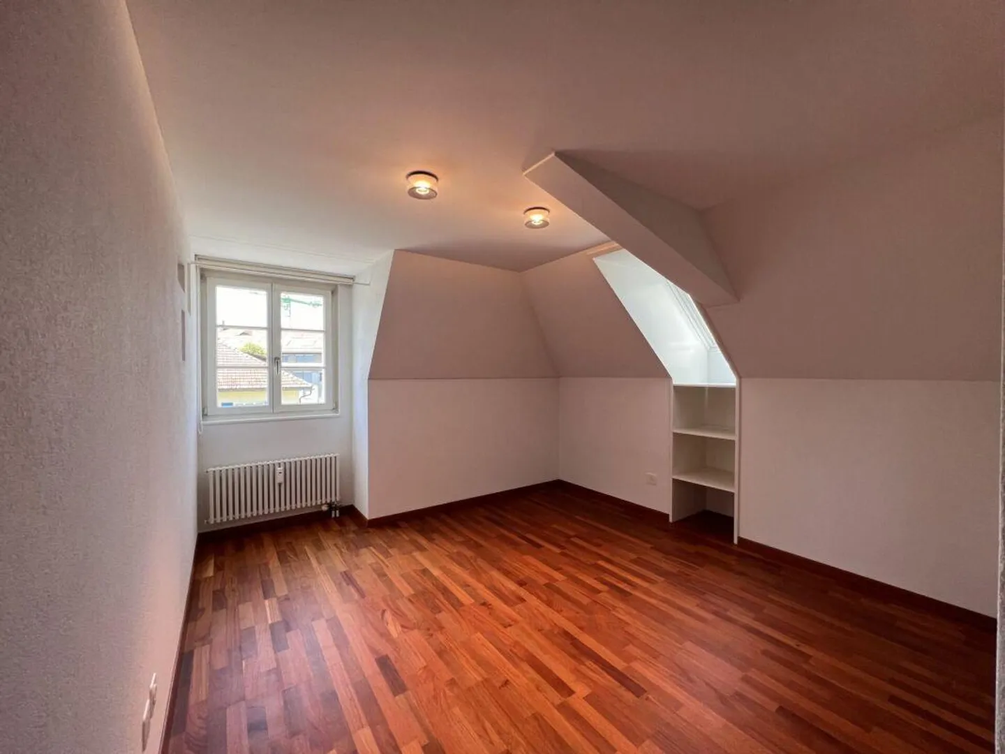 3.5 Zimmer-Dachwohnung mit ganz viel Charme - Foto 4 von 11