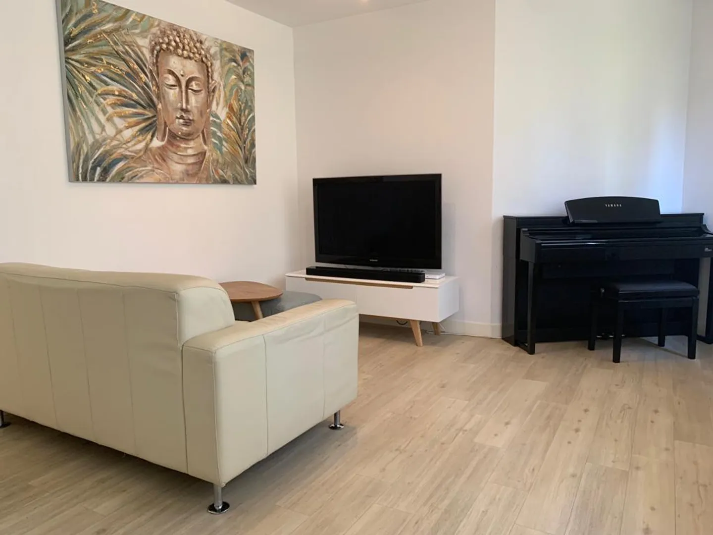 3.5 Room Furnished Apartment - Photo 3 of 5