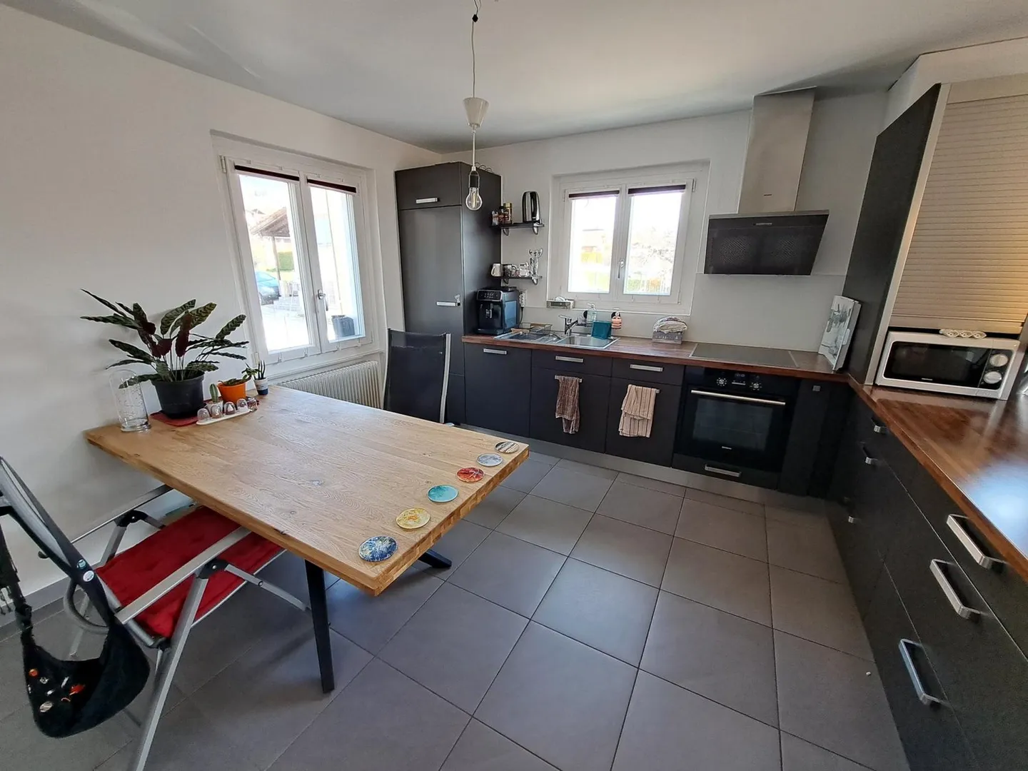 Zu vermieten wunderschönes 4.5-Zimmer-Wohnung in Savièse in einem untypischen Haus - Photo 2 of 9