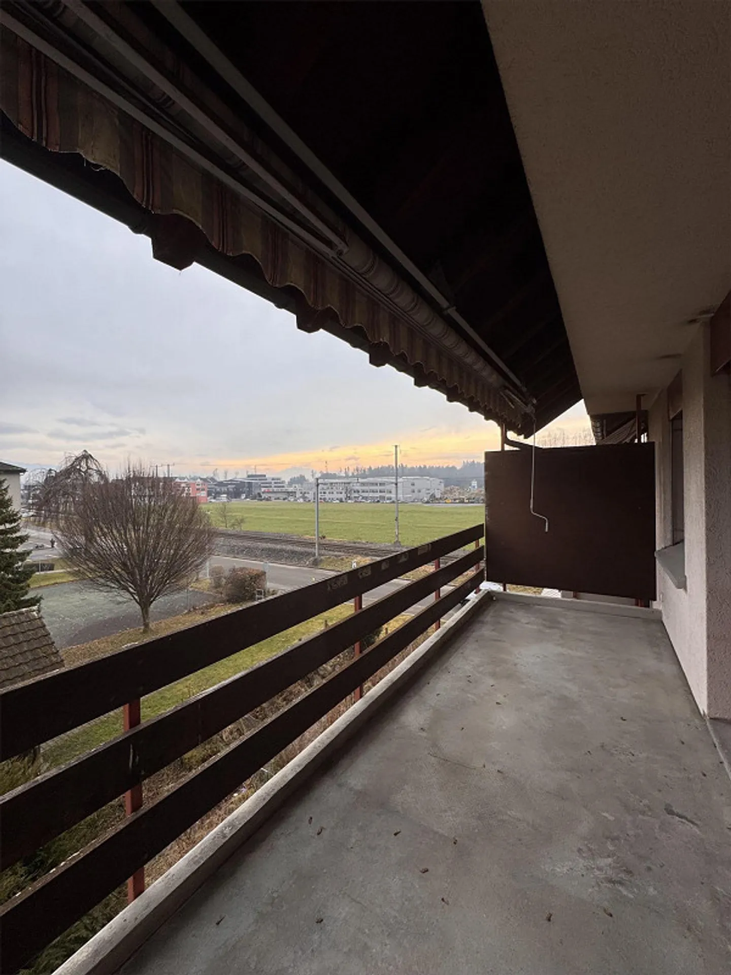 Charming 4.5-room apartment with balcony and garage in Mettmenstetten - Photo 10 of 11