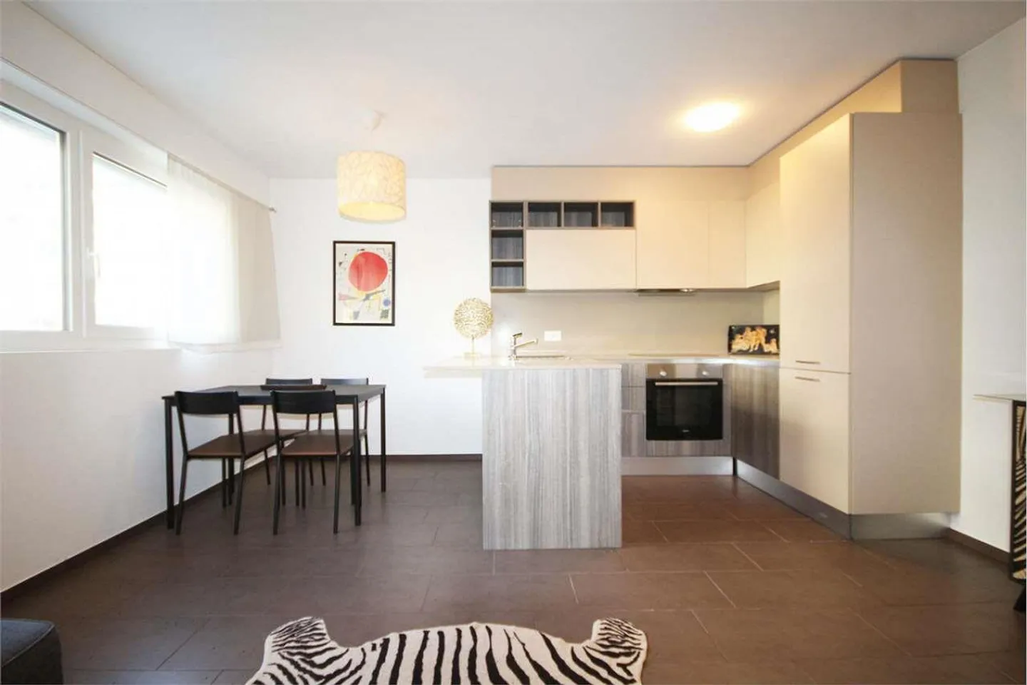 Chiasso : appartement moderne entièrement meublé au centre - Photo 1 sur 7